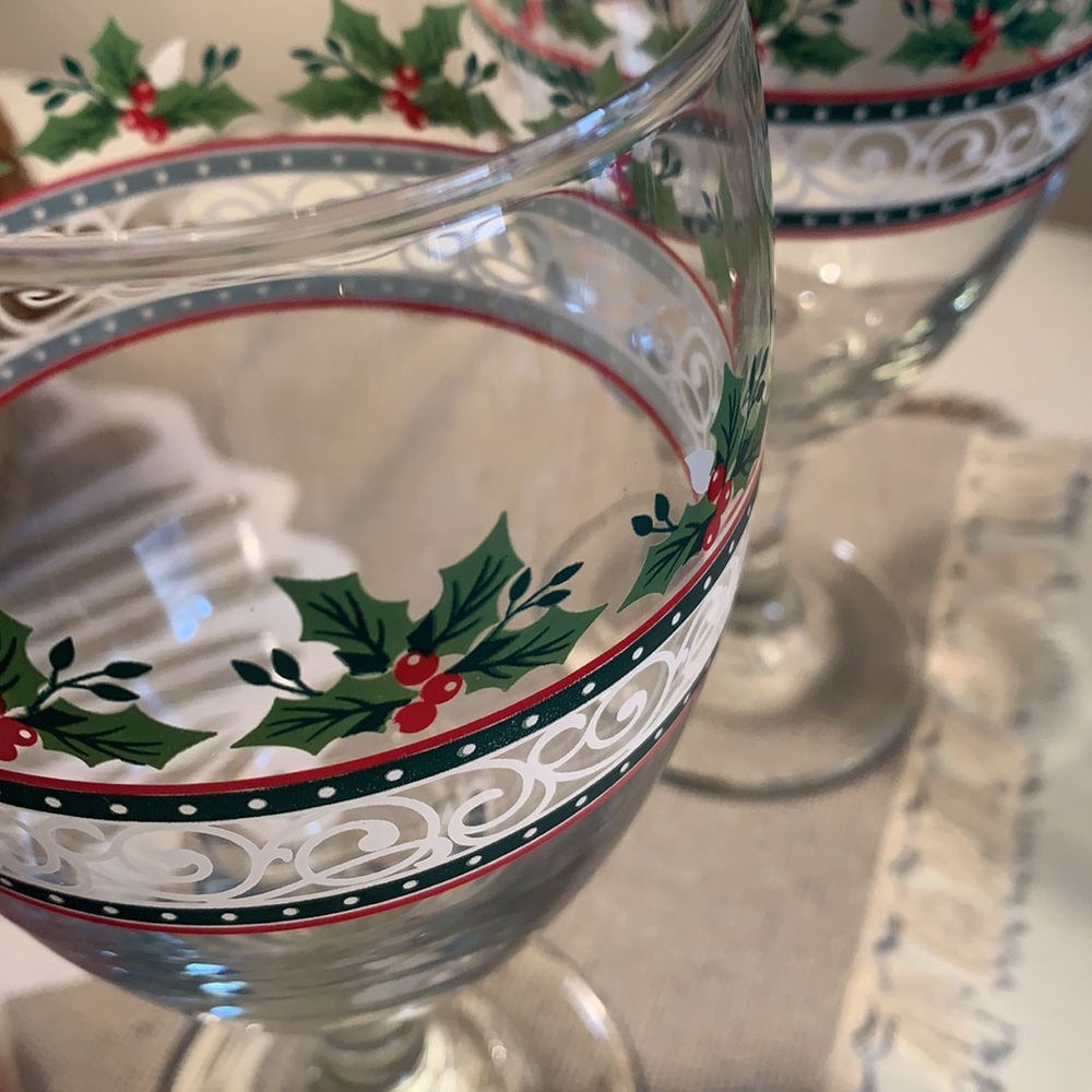 Vintage stemmed goblet with holly and white lace trim. Set of 2